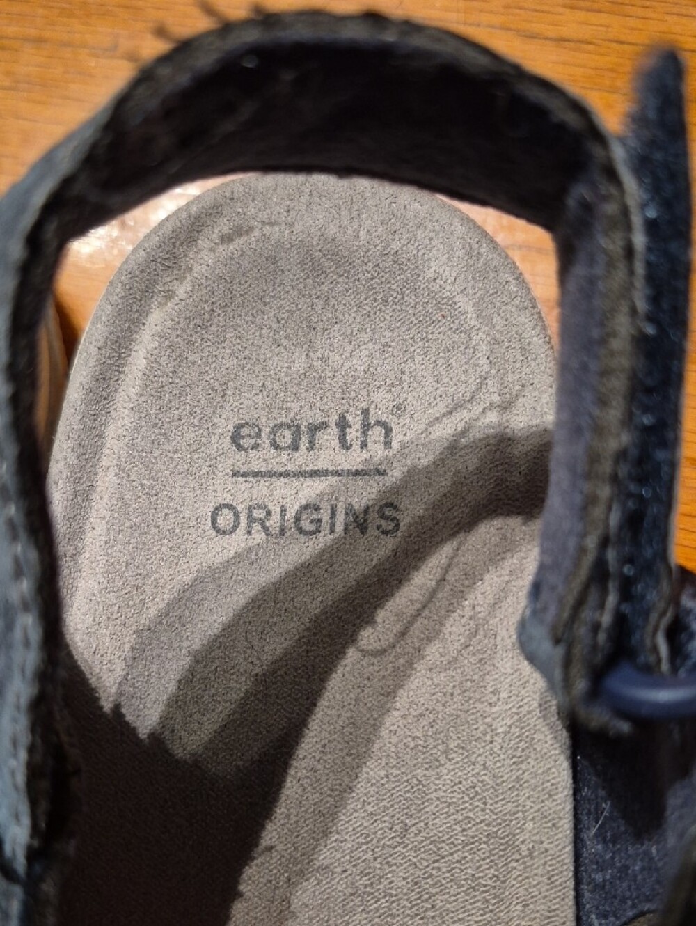Earth Origins Women's Gray Suede Strap Sandals - Picture 2 of 9